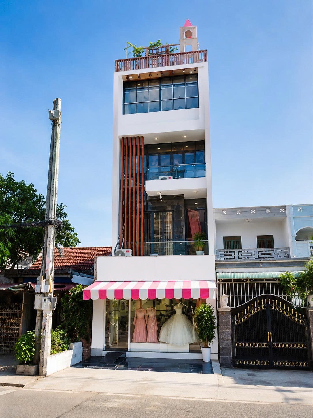 Bán nhà 235m2 1T3L chỉ 4,x ty, mặt tiền Nguyễn Tất Thành, Tuy Hoà