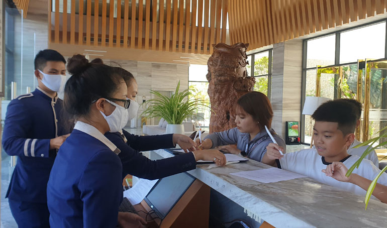 Kiểm soát chặt chẽ thông tin du khách nhưng không kỳ thị