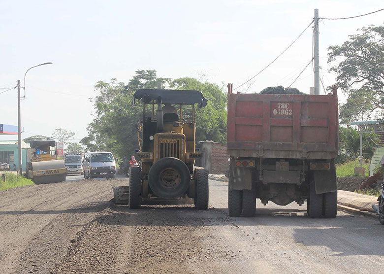 Gấp rút nâng cấp và thi công nâng cấp quốc lộ 25 đoạn qua huyện Phú Hòa