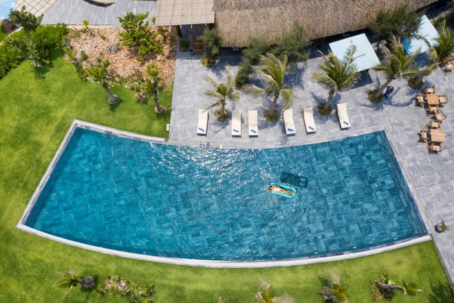 Stelia Beach Resort đã đi vào hoạt động, thu hút nhiều khách du lịch và khách địa phương.