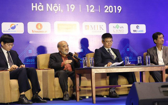 Trước những rủi ro của thị trường và việc quản lý chặt chẽ của pháp luật trong thời gian qua, các chuyên gia cũng đưa ra lời khuyên cho các nhà đầu tư...